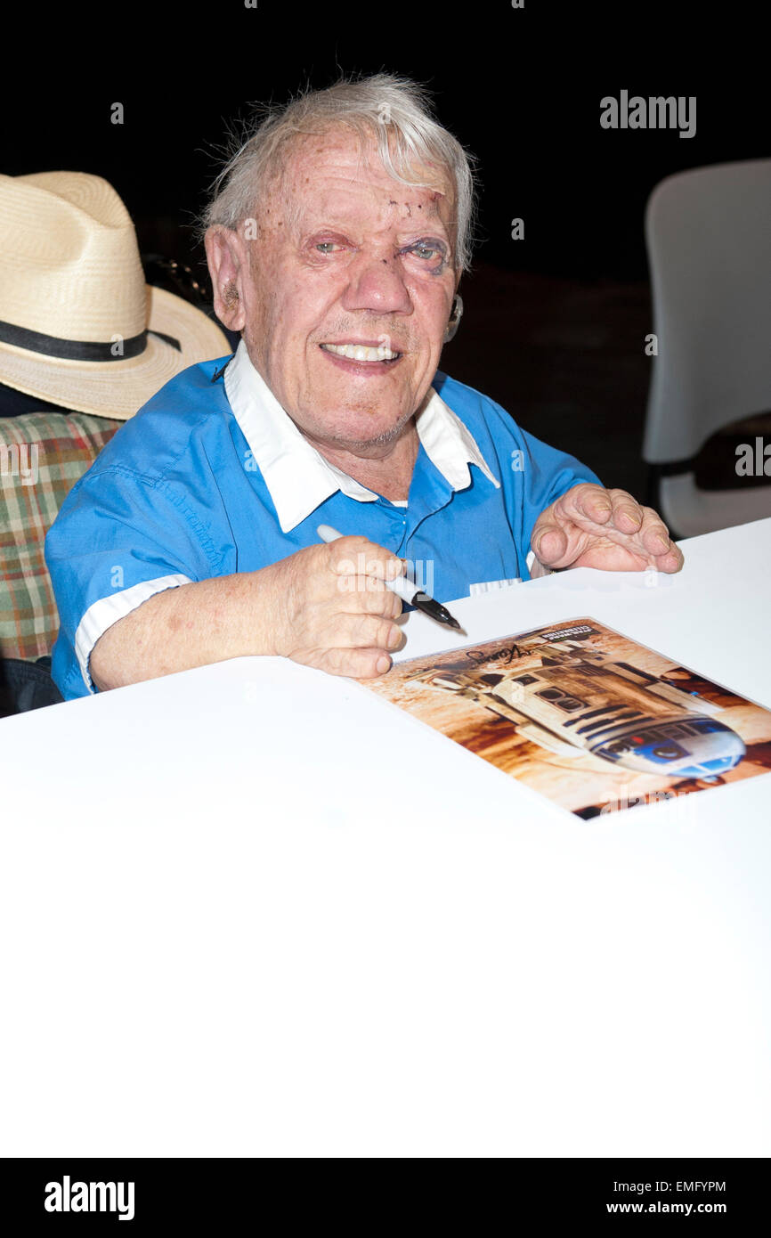 Anaheim. Apr 19, 2015. Kenny Baker à la célébration de la guerre des étoiles le 19 avril 2015 à Anaheim./photo alliance © dpa/Alamy Live News Banque D'Images