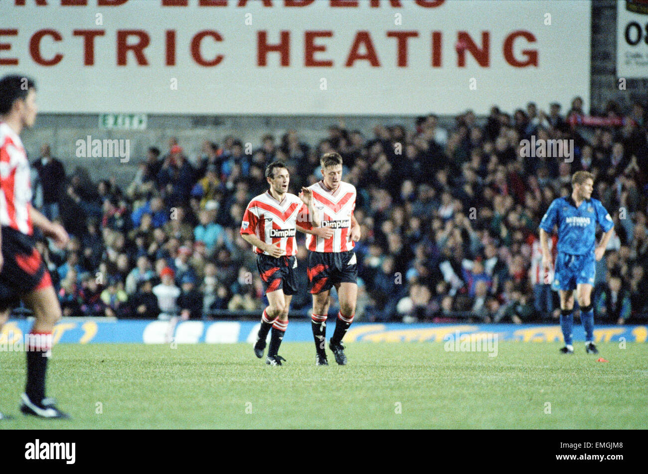 Southampton v Newcastle United 24 Octobre 1993 Matt Le Tissier Southampton No 7 juste après un but de Newcastle bouche bagarre pendant le match au Dell. Southampton a ensuite gagné le match l'un deux Banque D'Images