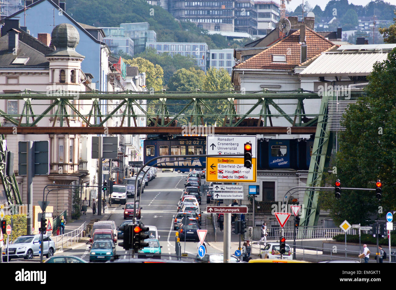 Rails + Poteau Pour Train Suspendu Schwebebahn - 180 Mm - Échelle HO (1/87) - Occasion