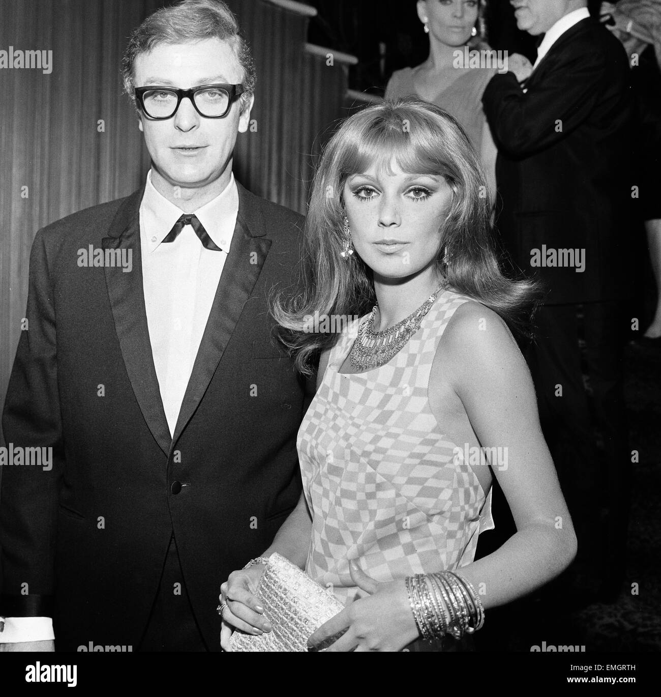 British Film Academy Awards. Michael Caine et Elizabeth Ercy. Le 24 mars 1966. Banque D'Images
