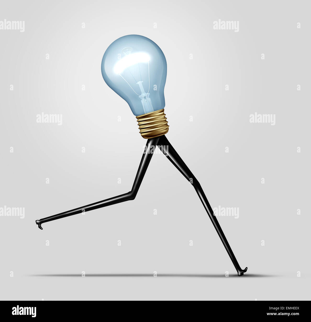 L'énergie créative et la pensée rapide comme un concept d'entreprise de l'ampoule lumineuse avec de longues jambes courir vite comme une métaphore de la performance cretivity production rapide et l'idée de solution. Banque D'Images