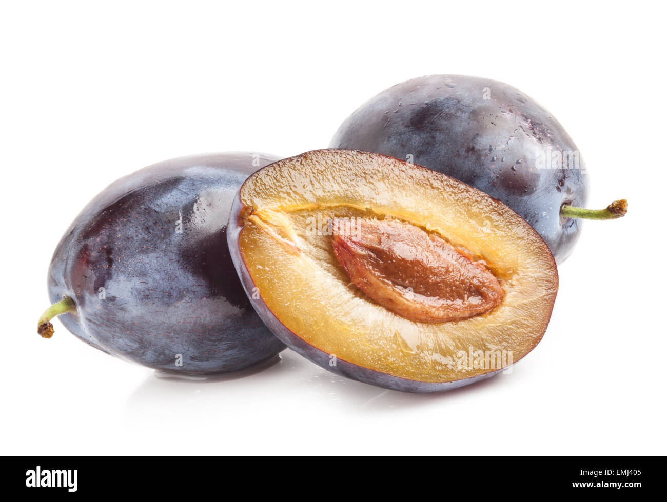 Les prunes isolé sur fond blanc Banque D'Images