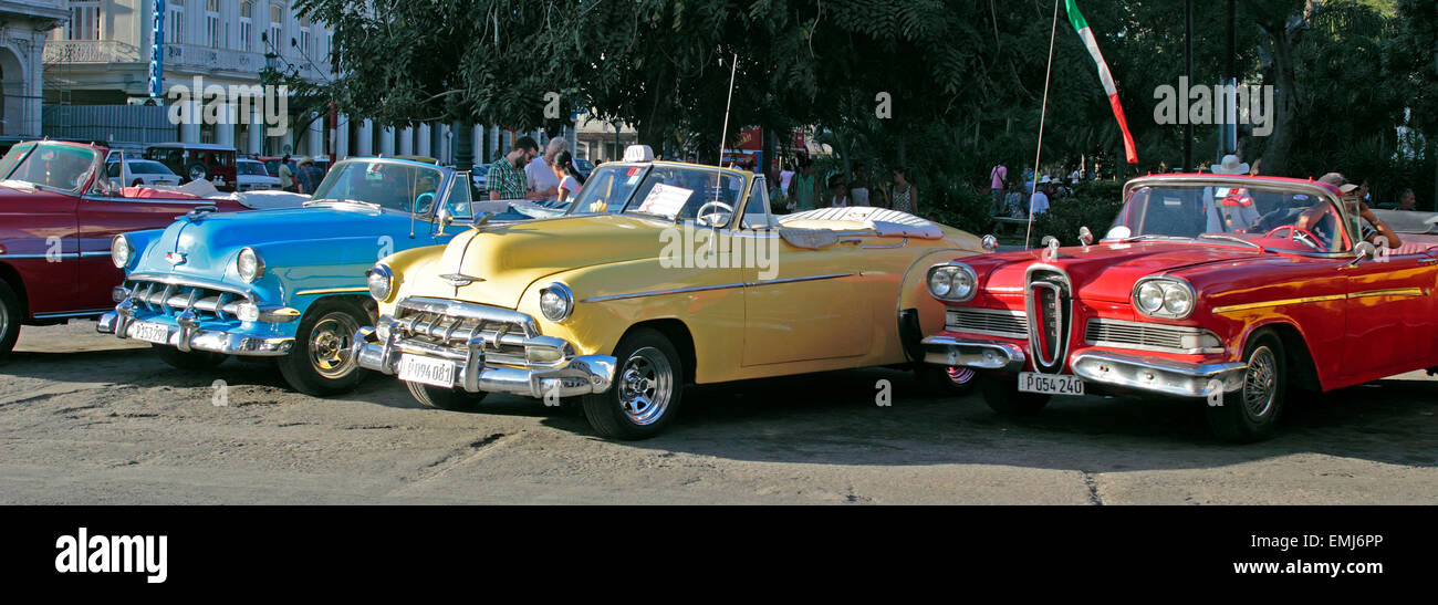 L'ère des années 1950 à l'American Automobile convertible capitole de La Havane Cuba Banque D'Images