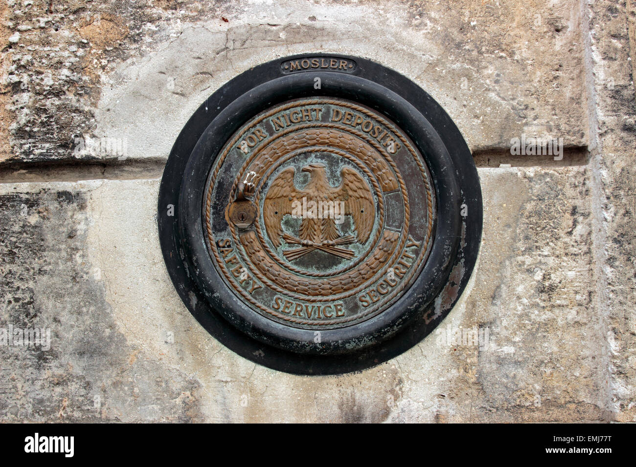 Ancien dépôt de nuit américaine banque vault en bâtiment en décomposition Vieille Ville Habana Vieja Cuba La Havane Banque D'Images