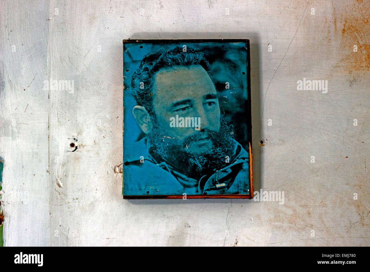 Portrait de Fidel Castro dans un bâtiment de l'époque coloniale en décomposition Vieille Ville Habana Vieja Cuba La Havane Banque D'Images