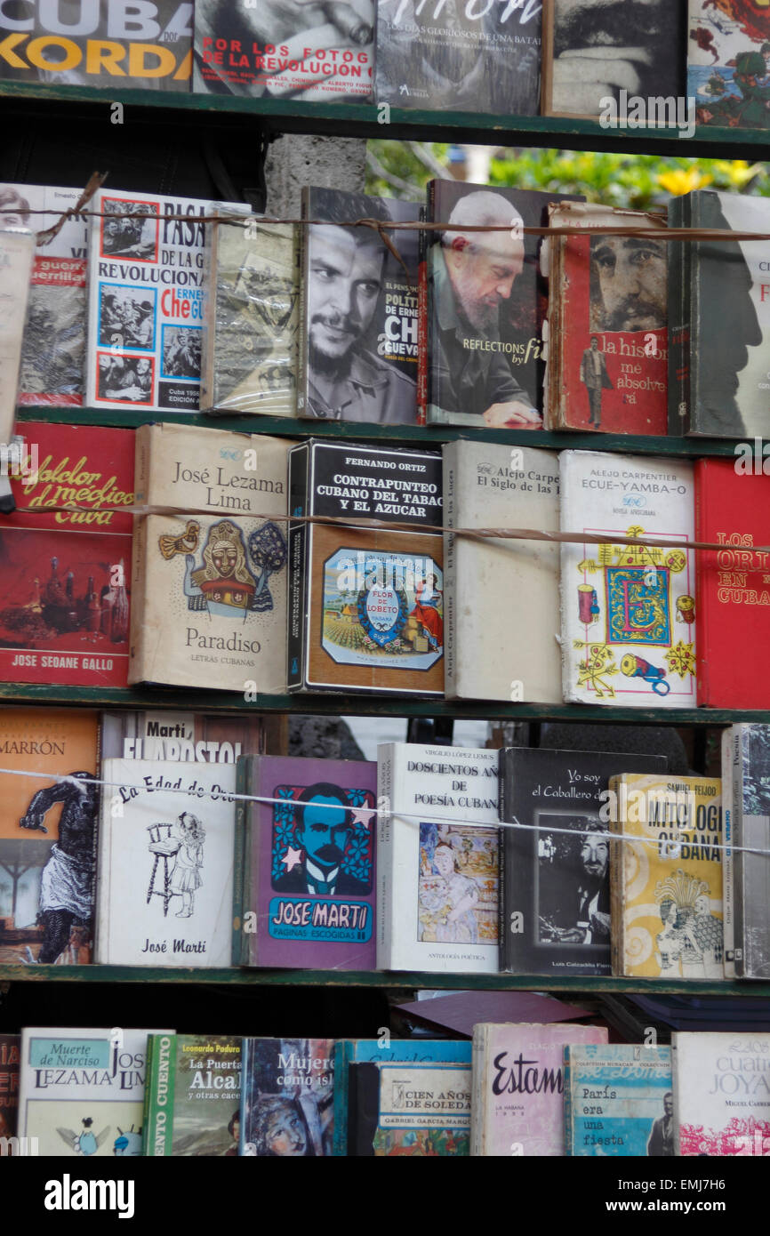 Livres à vendre cubain flea market stall Vieille Ville Habana Vieja Cuba La Havane Banque D'Images