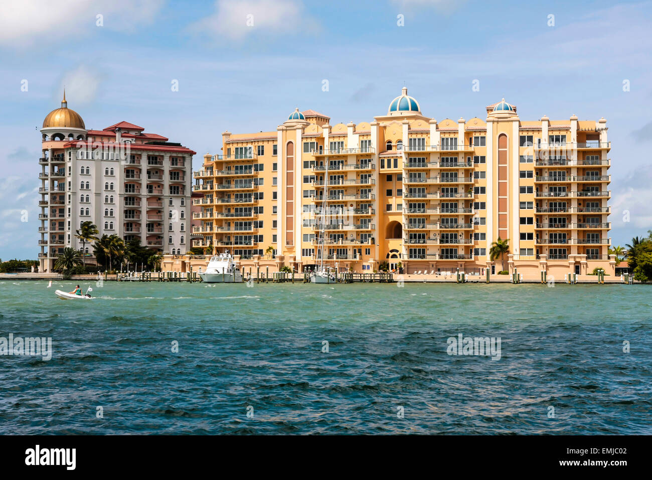Le Golden Gate complexe d'appartements avec vue sur la baie de Sarasota et marina dans SW Florida Banque D'Images