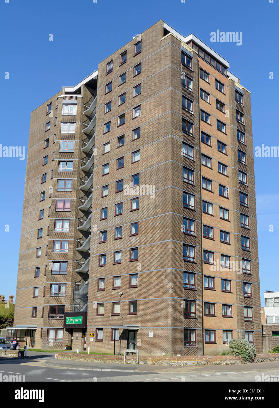 Appartements - Kingmere haute tour résidentielle grand bloc d'appartements dans la région de Littlehampton, West Sussex, Angleterre, Royaume-Uni. Banque D'Images