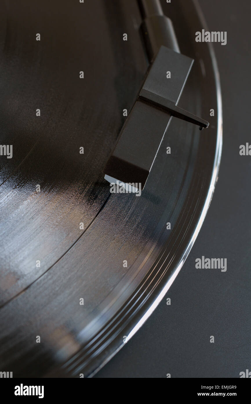 Disque vinyle et record player stylet touche bas vue d'en haut Banque D'Images