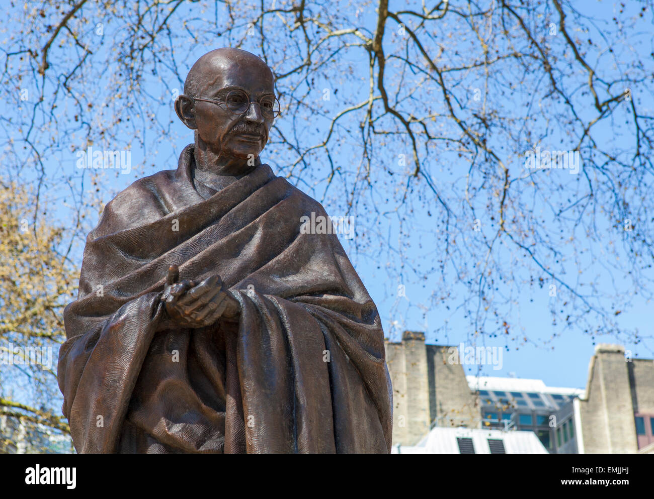 Une statue du Mahatma Gandhi situé sur la place du Parlement à Londres. Banque D'Images