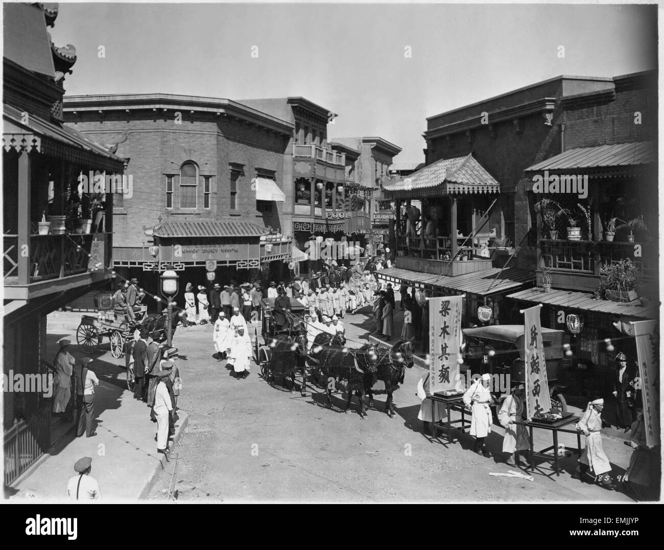 Scène de rue, sur-ensemble du film "fils des dieux", 1930 Banque D'Images