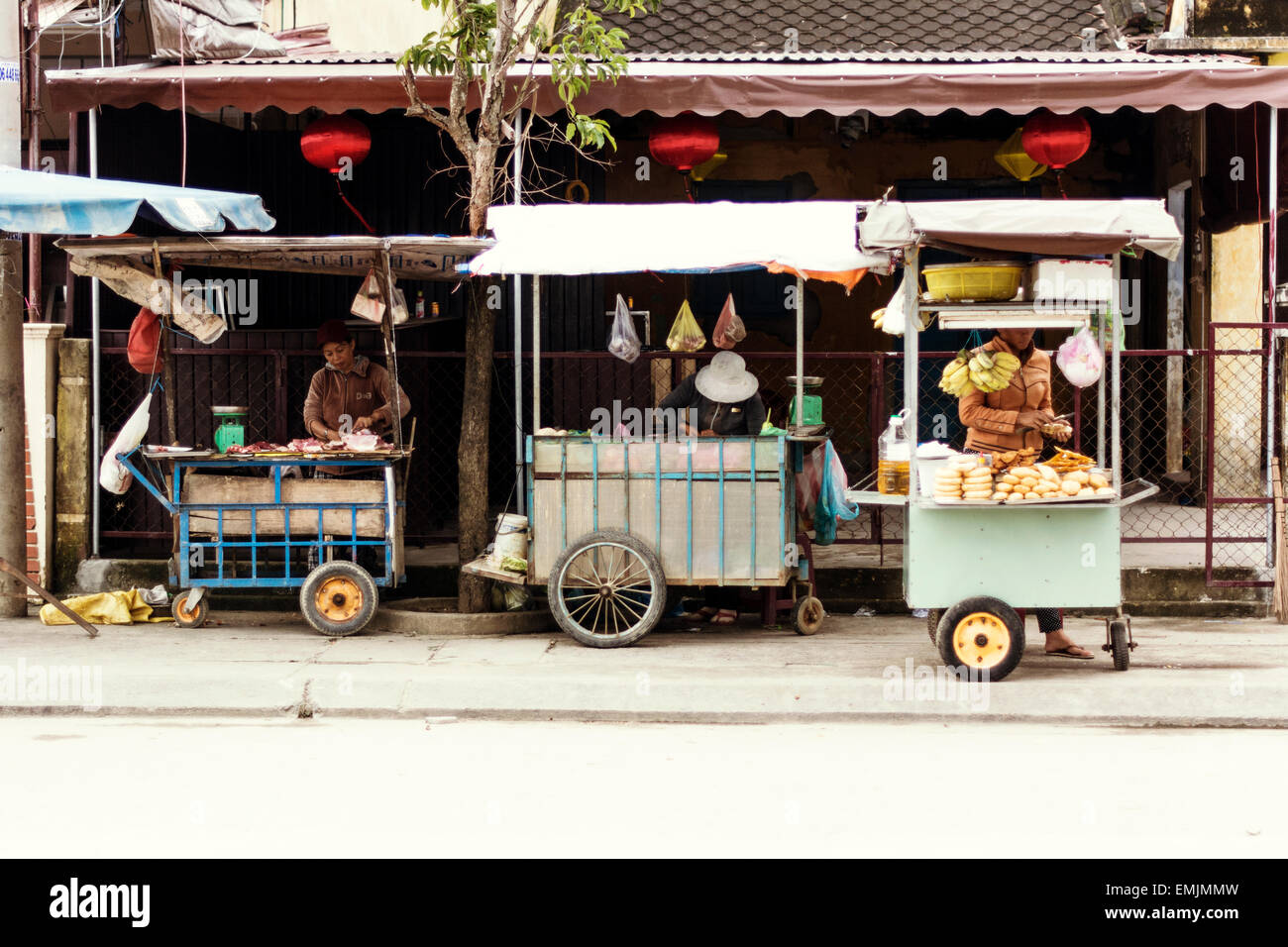 Vendeurs de rue à Hoi An, Vietnam Banque D'Images