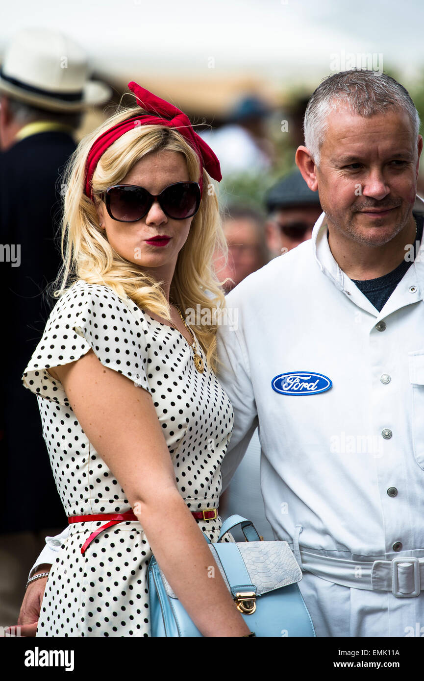 CHICHESTER, ANGLETERRE - du 12 au 14 septembre 2014 : la course automobile historique festivités sur et en dehors de la piste pour le Goodwood Revival. La renaissance célèbre l'âge d'or de motorsport au Goodwood Motor Circuit, de 1948 à 1966. Banque D'Images