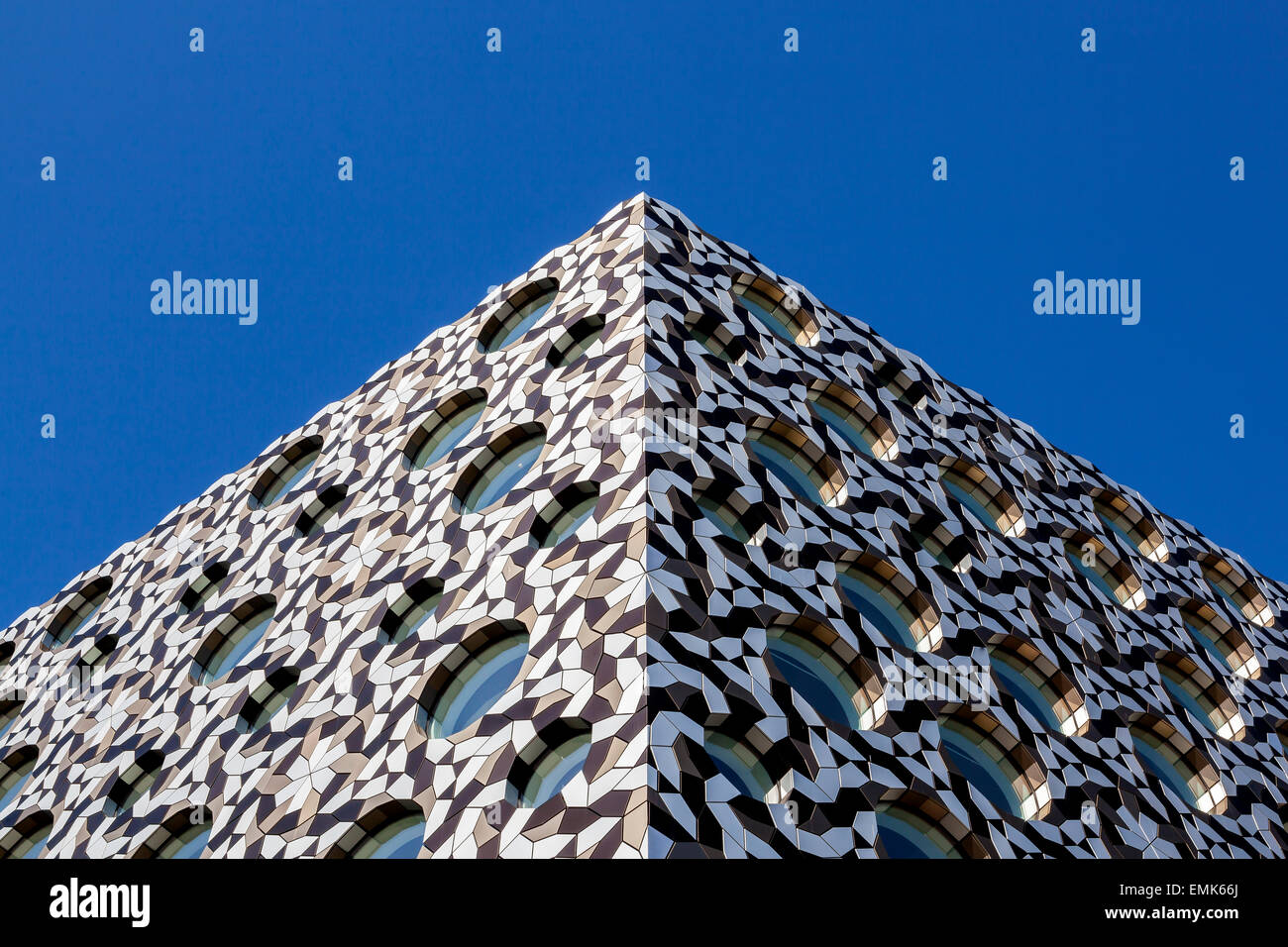 Détail de la façade de la Ravensbourne College of Design et de la Communication, Greenwich, London, England, United Kingdom Banque D'Images