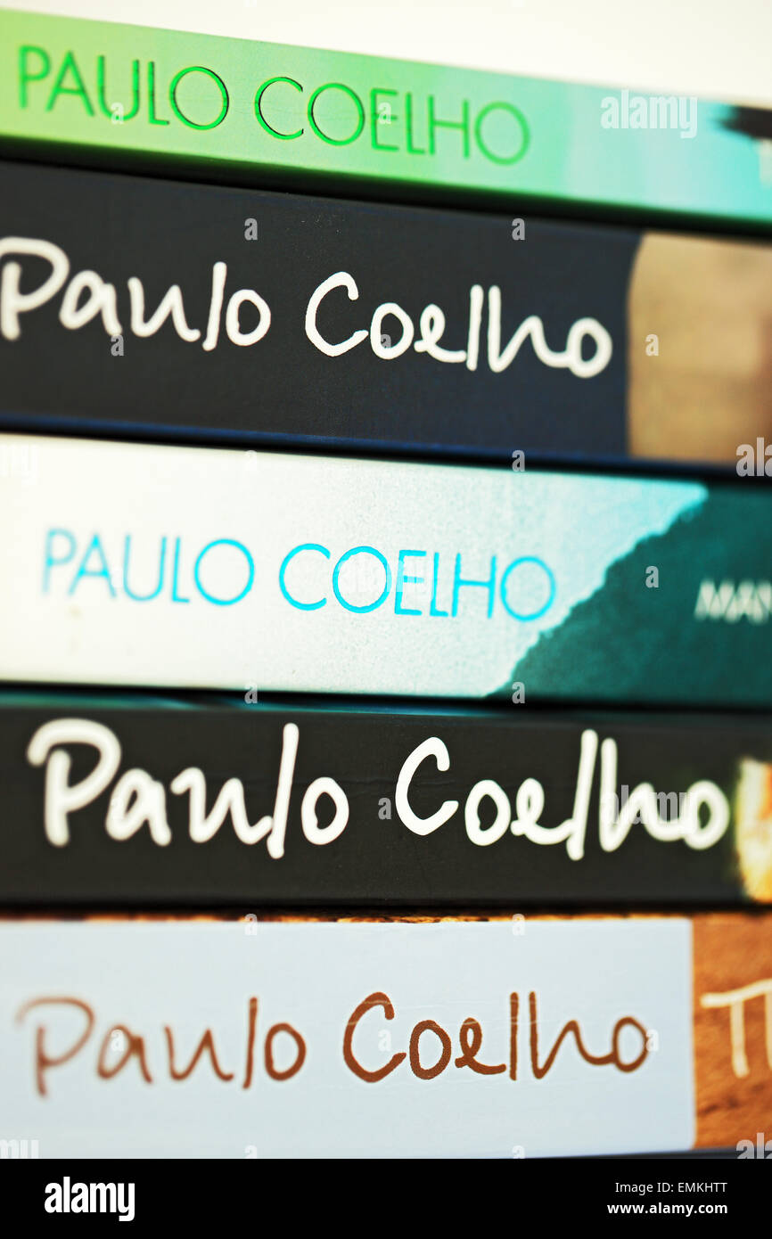 Livres de l'auteur brésilien Paulo Coelho Banque D'Images