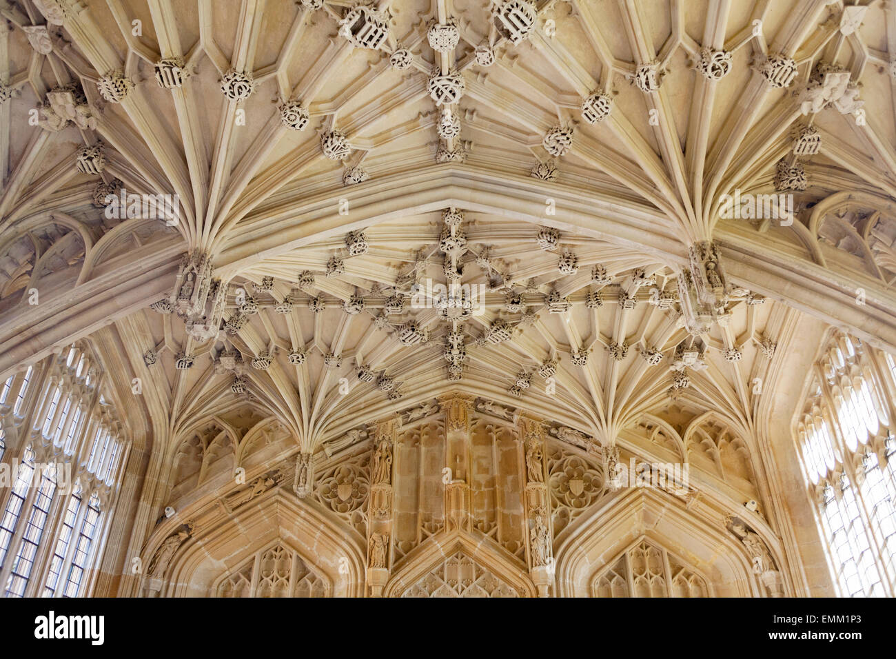 [Et] l'arc gothique [cso] conception de ventilateur de plafond, 'Divinity School', [Bodleian Library], Oxford, England, UK Banque D'Images