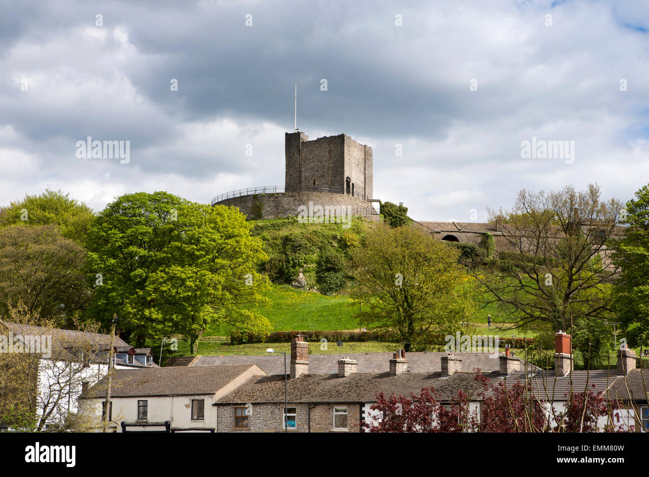 Royaume-uni, Angleterre, dans le Lancashire, vallée de Ribble, château de Clitheroe garder au-dessus de la ville Banque D'Images