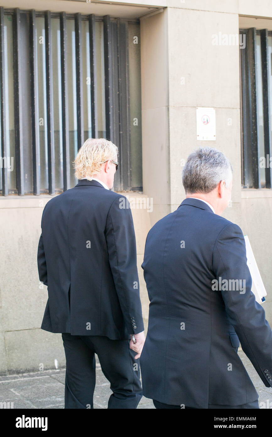 Blackpool, Royaume-Uni 22 avril 2015. news, Ex joueur de Colin Hendry arrive à Blackpool magistrates court sur une accusation d'ivresse. L'ancien joueur international écossais et Blackpool fc manager hastely fait son chemin à l'entrée de la cour : Crédit Gary Telford/Alamy Live News Banque D'Images