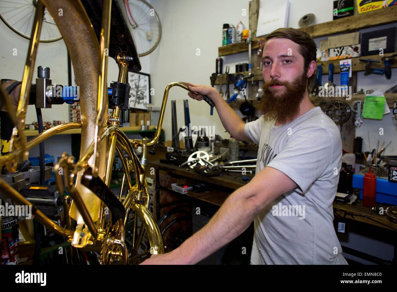 Atelier de réparation de vélos à Vancouver Banque D'Images