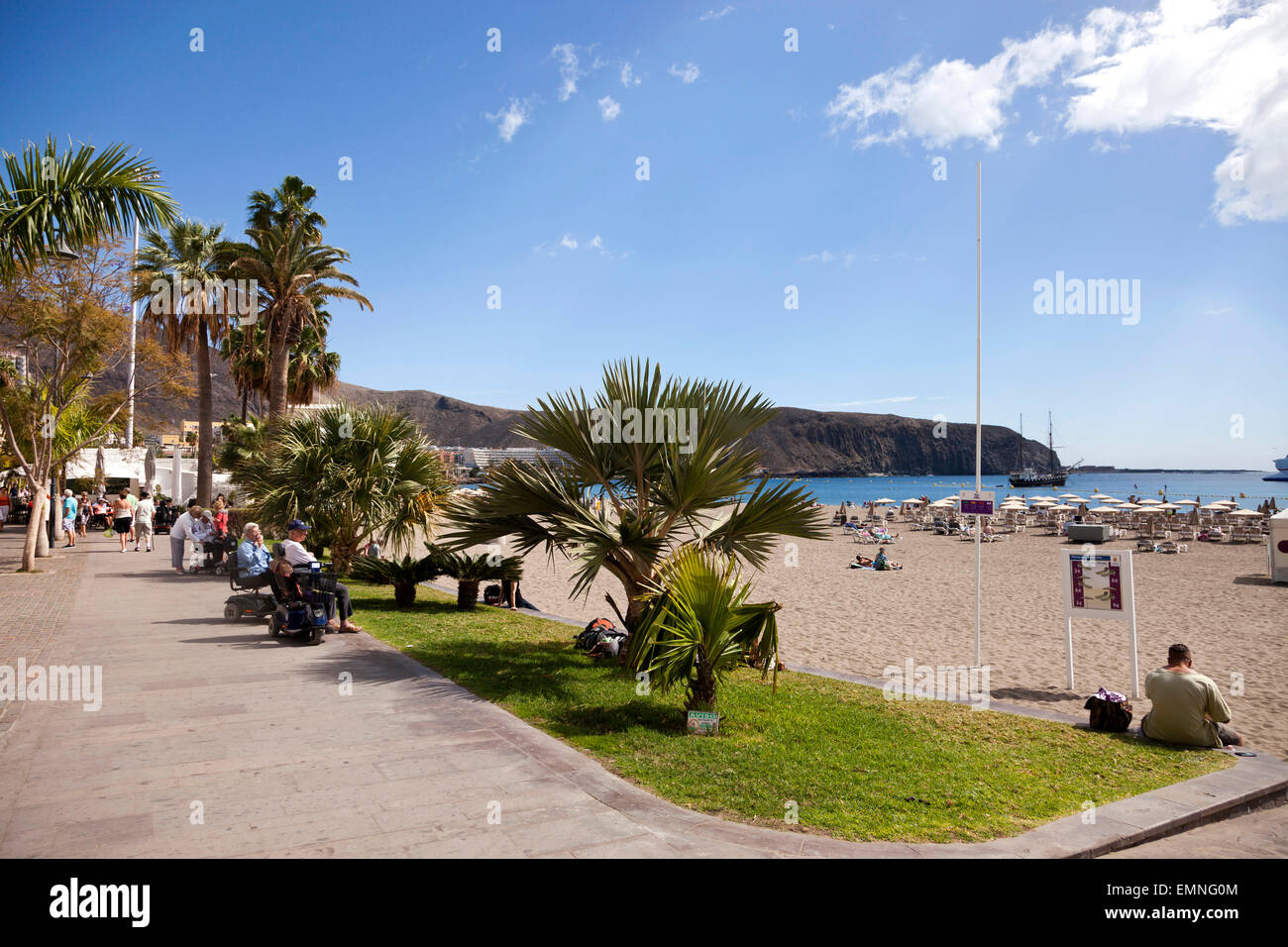 Promenade et plage de Los Cristianos, Tenerife, Canaries, Espagne, Europe Banque D'Images
