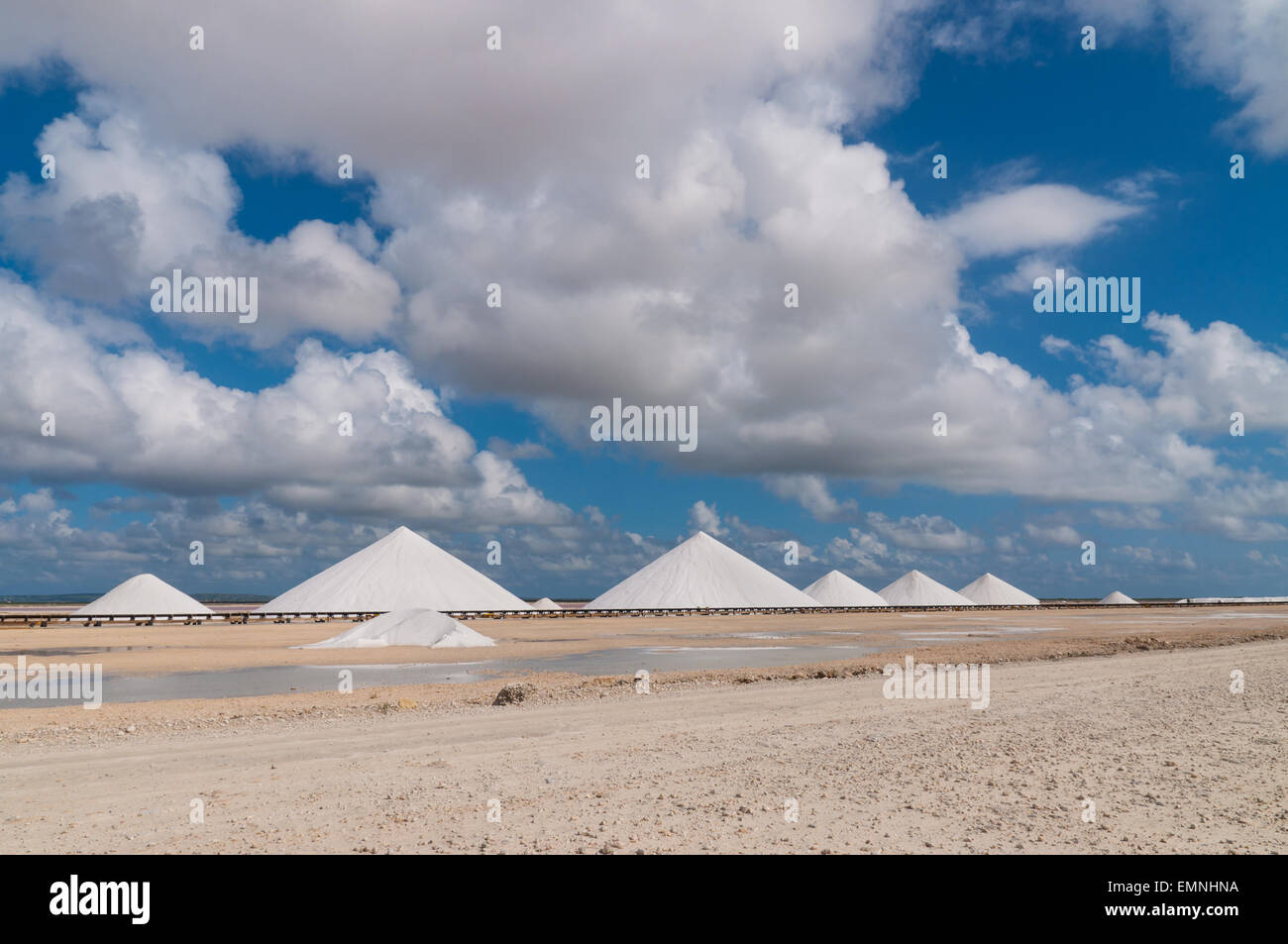 Les montagnes de sel à Bonaire - Antilles néerlandaises, caraïbe. Banque D'Images