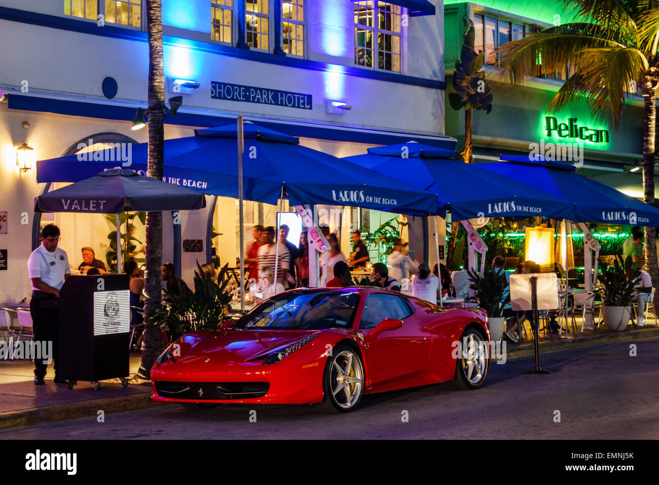 Miami Beach Florida, Ocean Drive, Shore Park, hôtels d'hôtel motels inn motel, vie nocturne nocturne après la tombée de la nuit, restaurant restaurants repas Banque D'Images