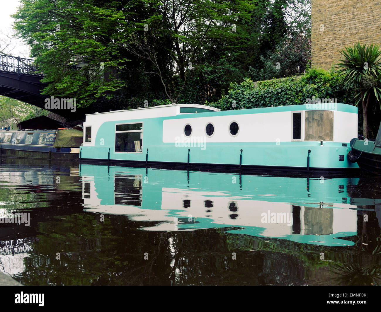 House boat sur le Regents Park au nord de Londres Camden Cannal UK Banque D'Images