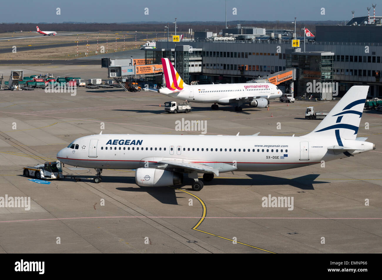 Aegean Airlines Airbus A320, avion de l'Aéroport International de Düsseldorf Allemagne Banque D'Images