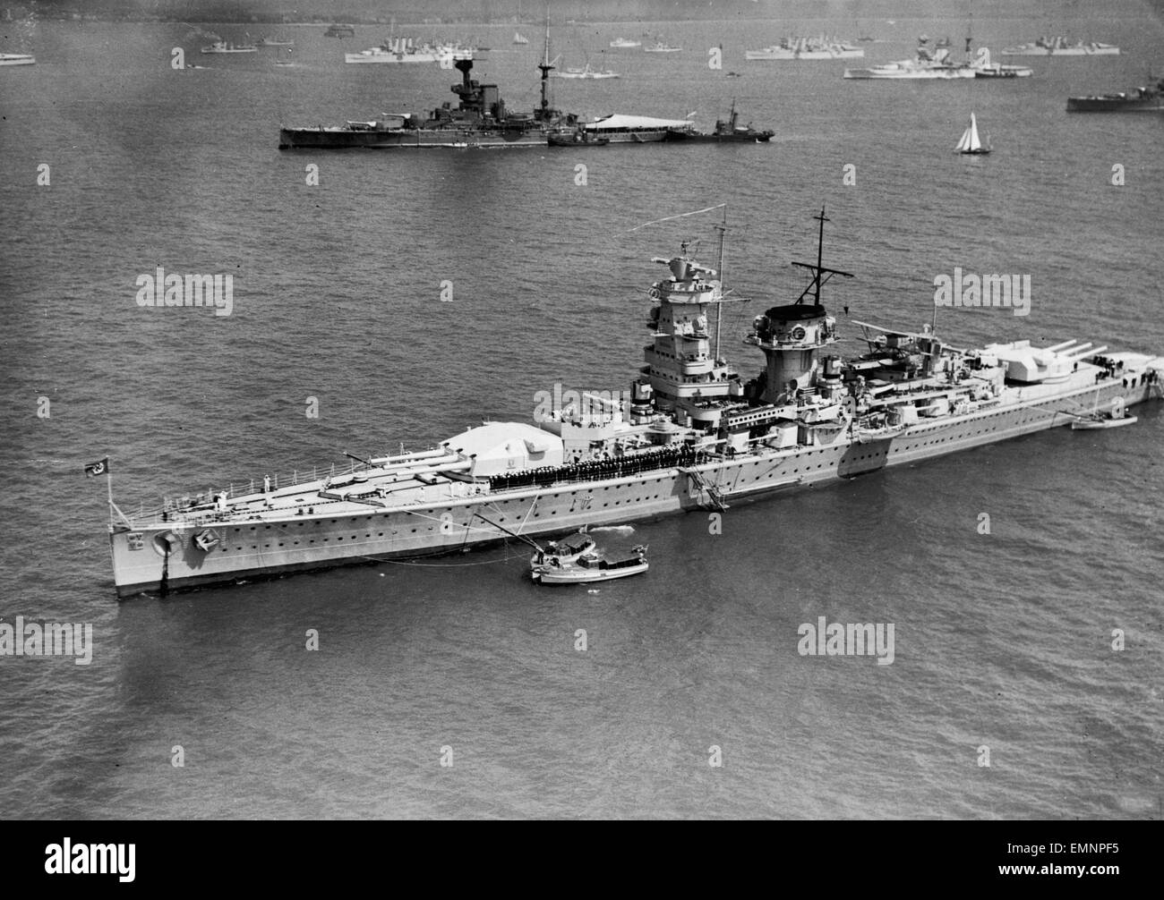 Le cuirassé de poche allemand Graf Spee vu ici prendre part à la Revue navale de couronnement du roi George VI le jeudi 20 mai 1937. Banque D'Images