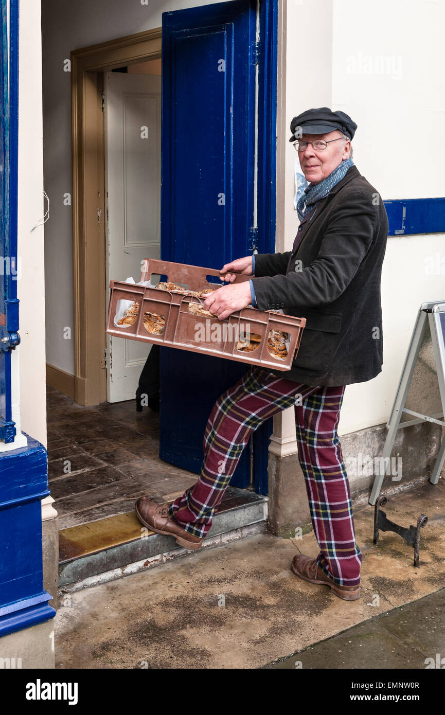 Presteigne, Powys, au Royaume-Uni. La livraison du pain à la boulangerie Banque D'Images