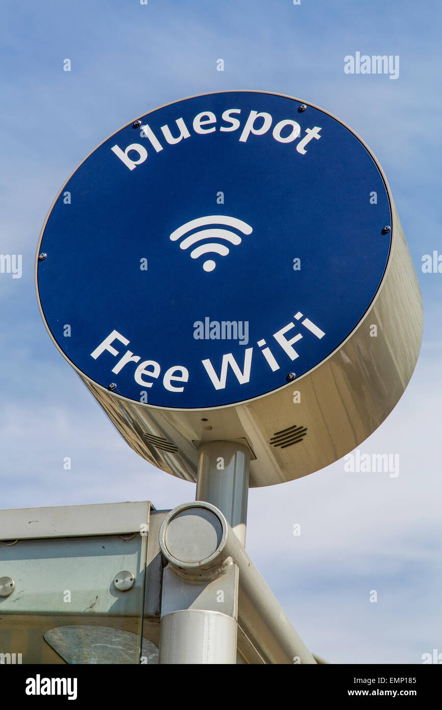 Connexion à Internet dans la ville, pour tout le monde, gratuitement, à utiliser avec un appareil mobile, Düsseldorf, Allemagne Banque D'Images