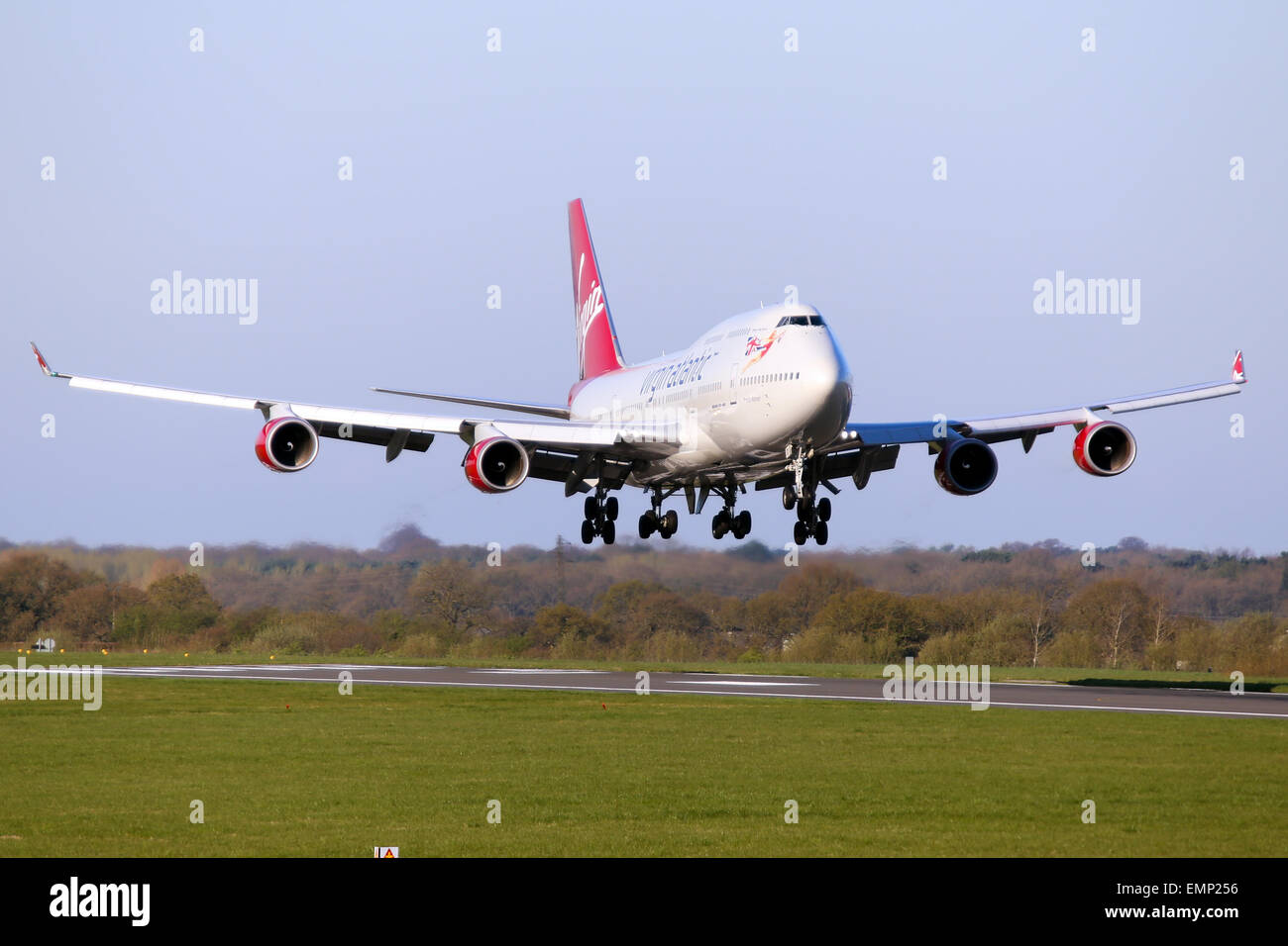Virgin Atlantic approches Boeing 747-400 de la piste 05R à l'aéroport de Manchester. Banque D'Images