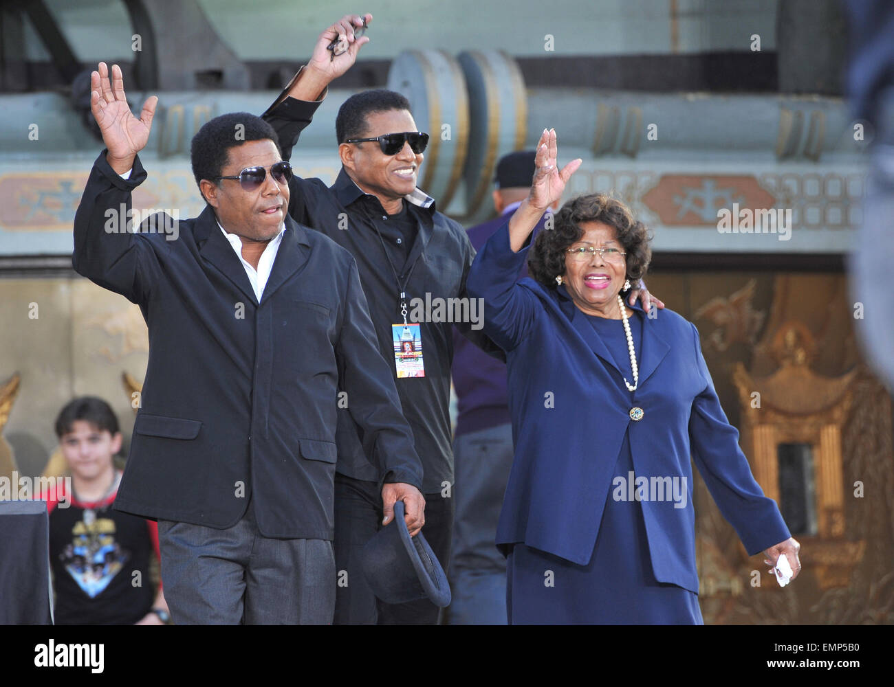 LOS ANGELES, CA - le 26 janvier 2012 : la mère de Michael Jackson, Katherine Jackson & sons Tito Jackson & Jackie Jackson à la célébration en mémorial pour Michael Jackson à Grauman's Chinese Theatre. Le Cirque du Soleil nouveau spectacle 'Michael Jackson THE IMMORTAL World Tour' créations à Los Angeles demain. Le 26 janvier 2012 Los Angeles, CA Banque D'Images