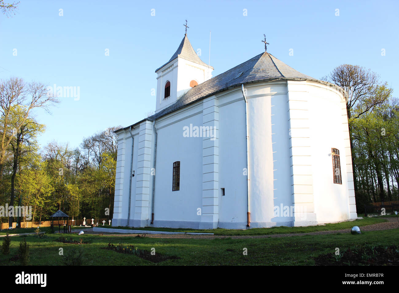 Derrière l'église roumaine Banque D'Images