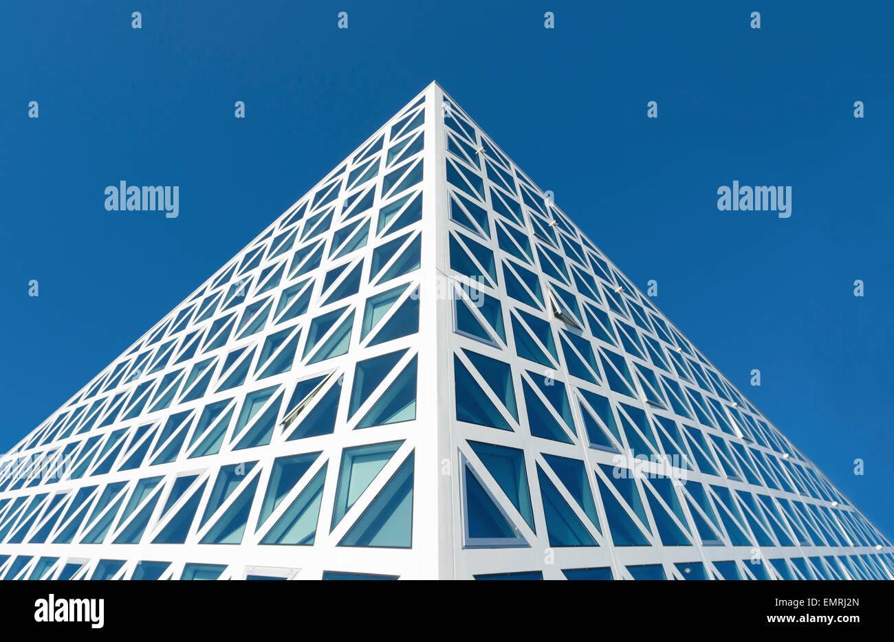 Triangle Shaped Building Banque d'image et photos Alamy