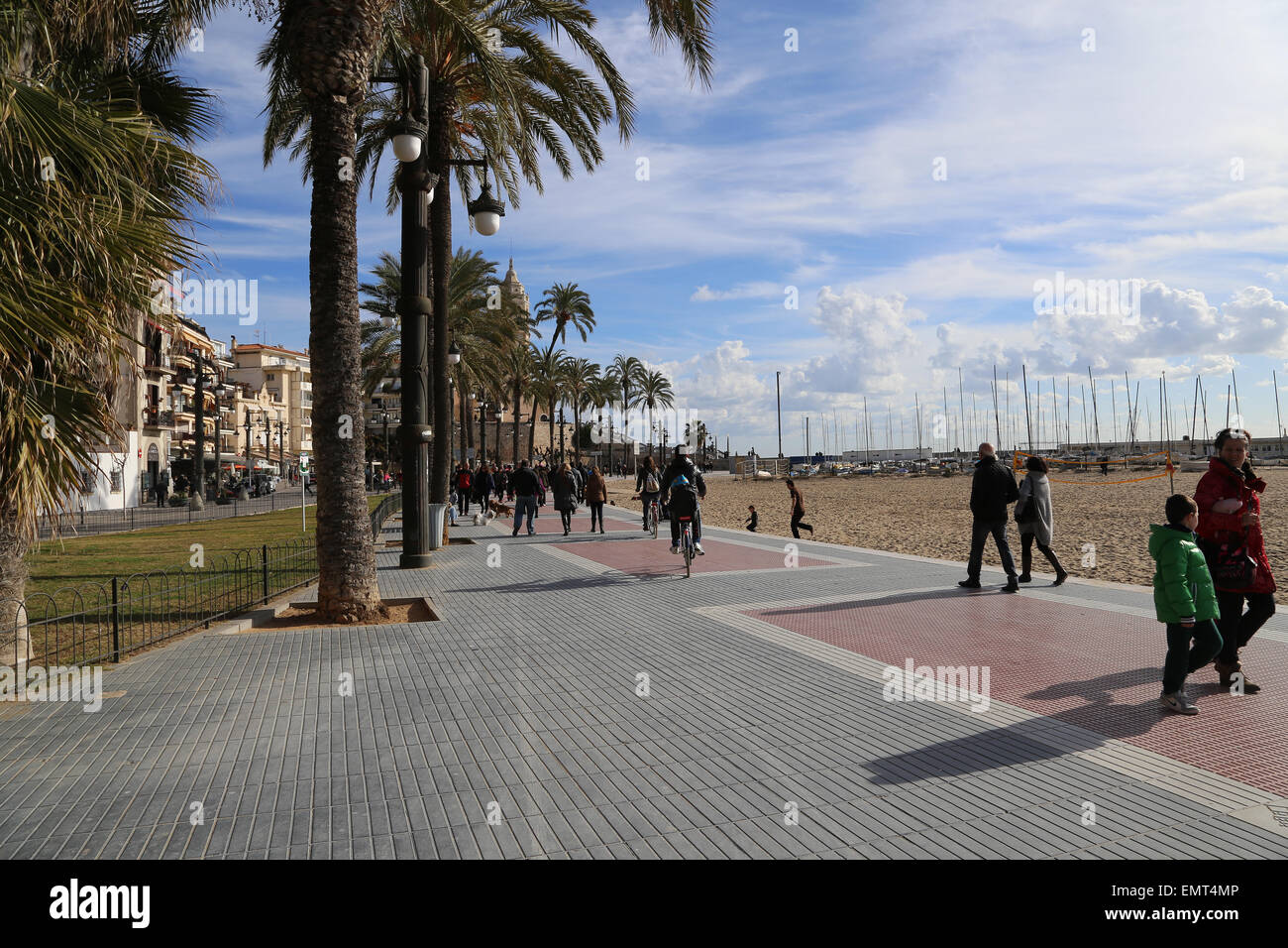 L'Espagne. La Catalogne. Sitges. Promenade du front de mer. Banque D'Images