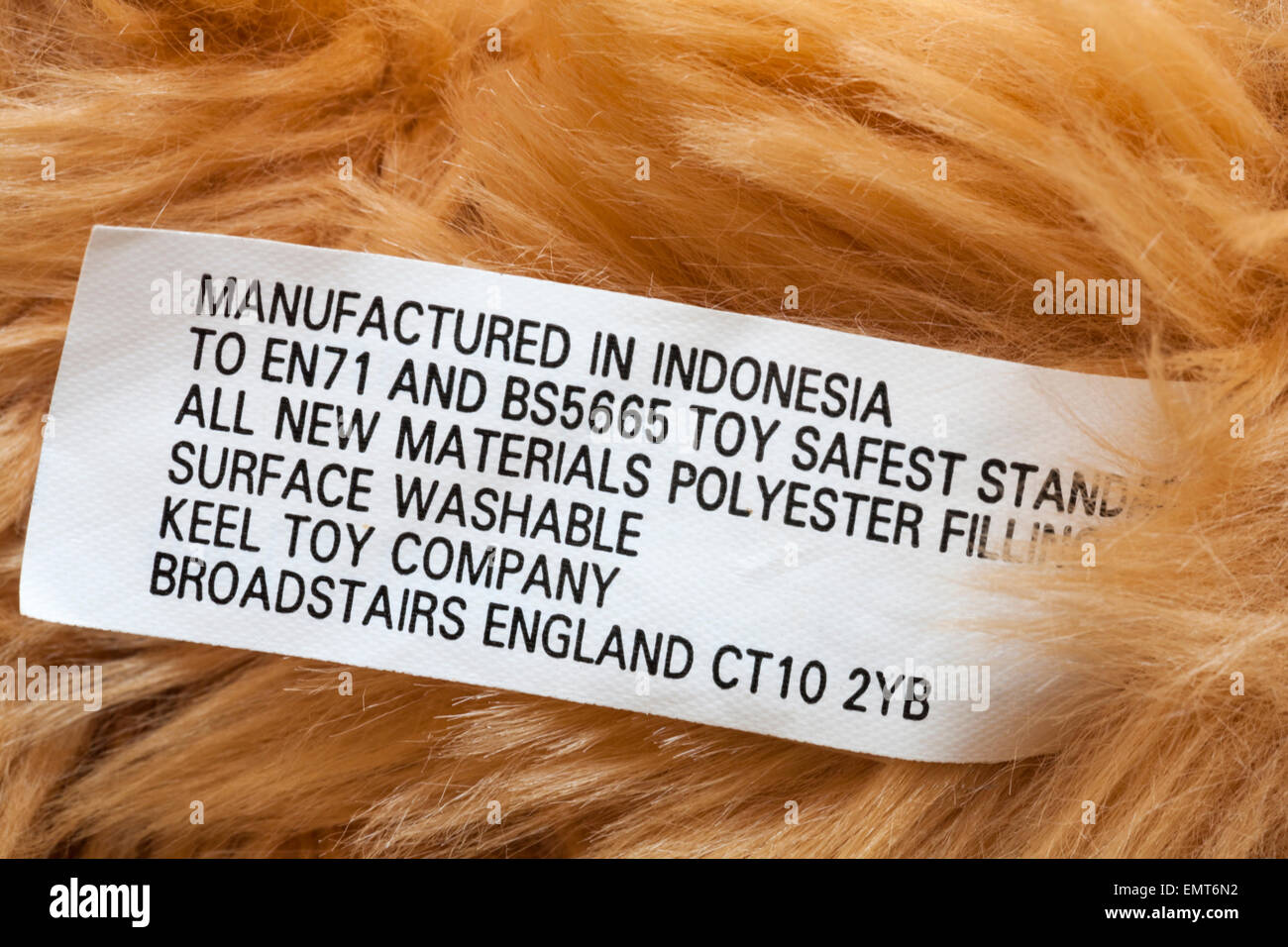 Étiquette de l'ours en peluche souple Shaggy fabriqué en Indonésie Banque D'Images
