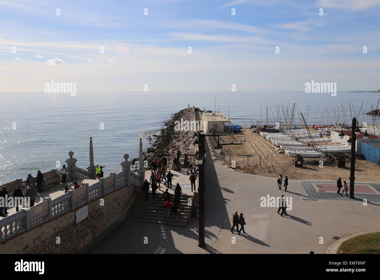 L'Espagne. La Catalogne. Sitges. Mer Méditerranée. Brise-lames. Banque D'Images