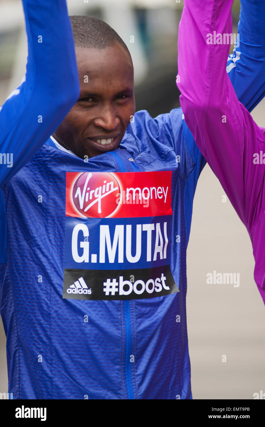 Tower Hotel, Londres, Royaume-Uni. 23 avril, 2015. L'élite hommes assister à un photocall 3 jours avant le marathon de Londres 2015 Virgin Money. Athlète Marathon Geoffrey Mutai (Ken). Credit : Malcolm Park editorial/Alamy Live News Banque D'Images