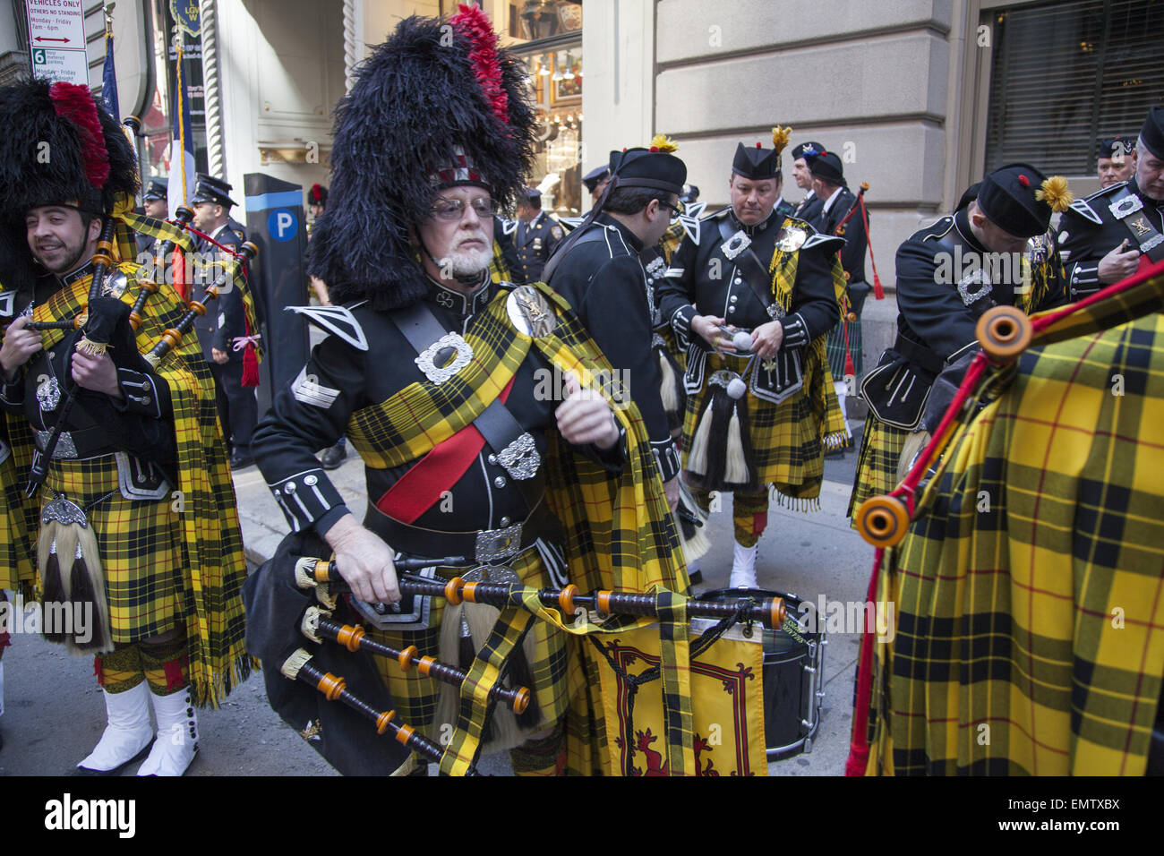 Le défilé annuel célèbre tartan écossais tout à New York chaque printemps. Banque D'Images