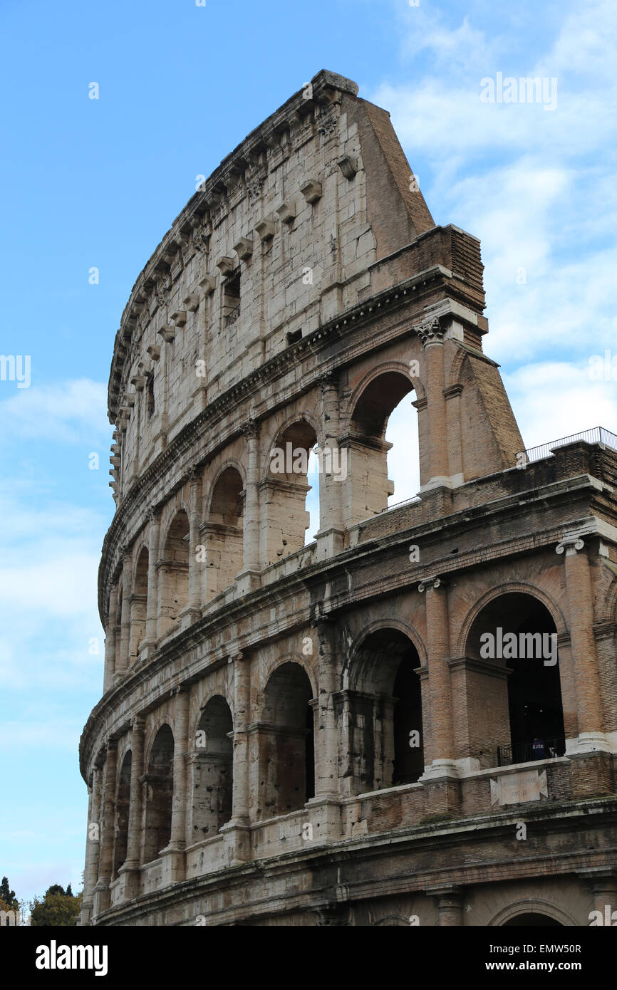 L'Italie. Rome. Le Colisée (Coliseum) ou Flavian Amphitheater. Sa construction a commencé entre 70. Banque D'Images