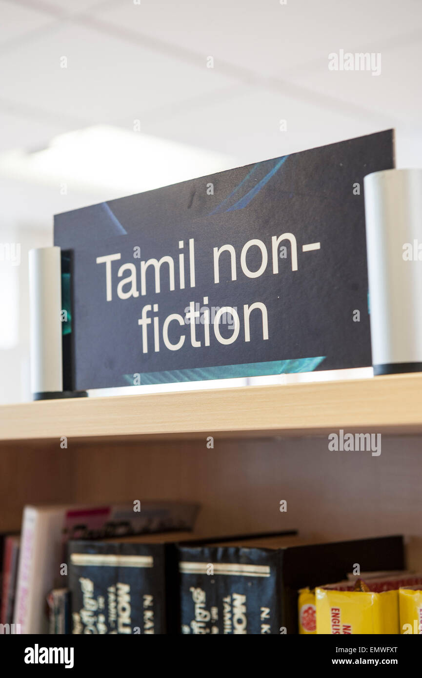 Livres de fiction en tamoul à la bibliothèque à Ealing Road, bibliothèque de l'arrondissement de Brent à Londres Banque D'Images