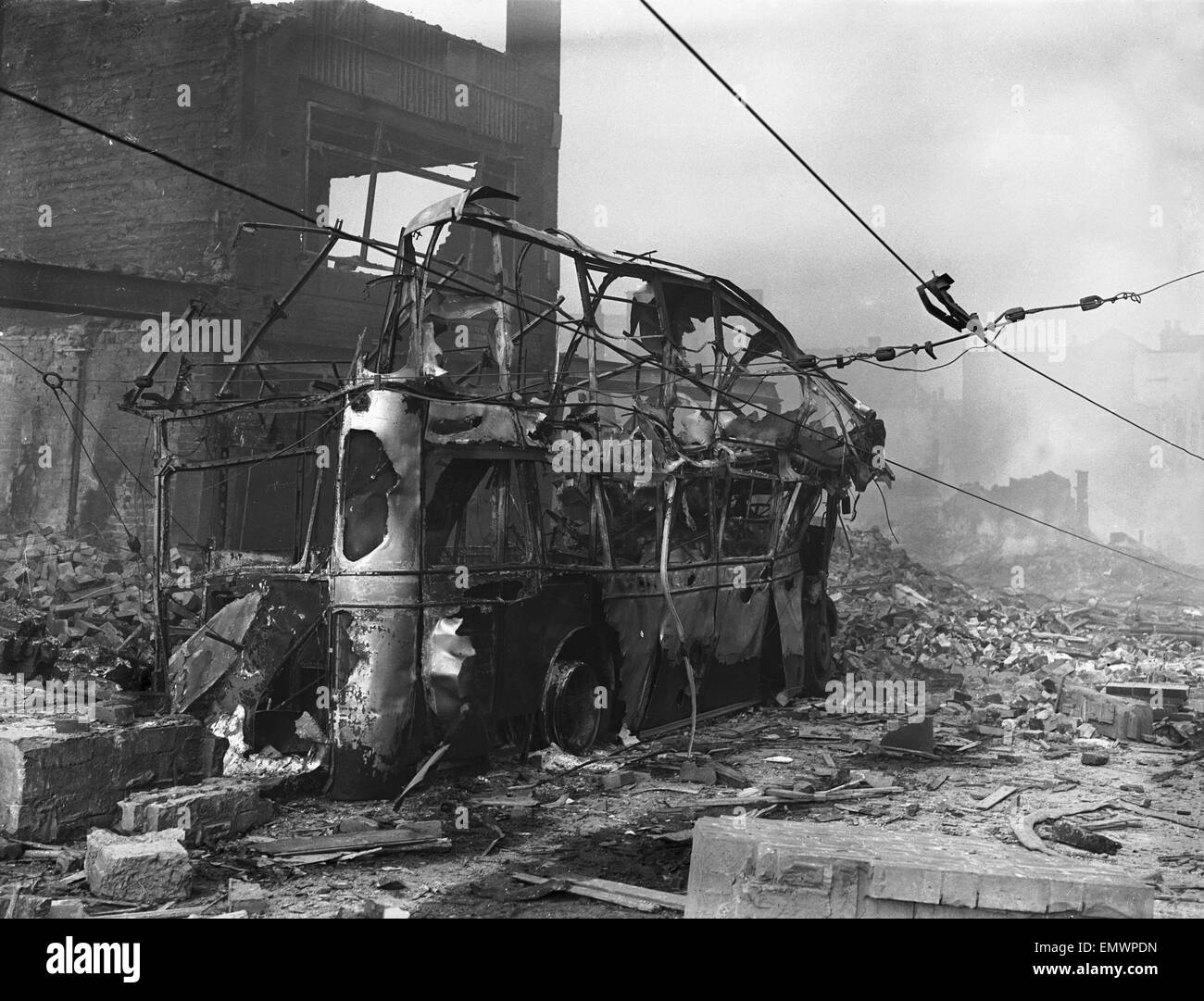 L'un des trams de la ville de Coventry destoryed pendant le raid aérien du 14 novembre 1940. Parmi les ravages de jeter les corps de 554 hommes, femmes et enfants, dont beaucoup n'ont jamais été aussi identifié 865 personnes ont été blessées. Pendant le raid le Luftwaf Banque D'Images
