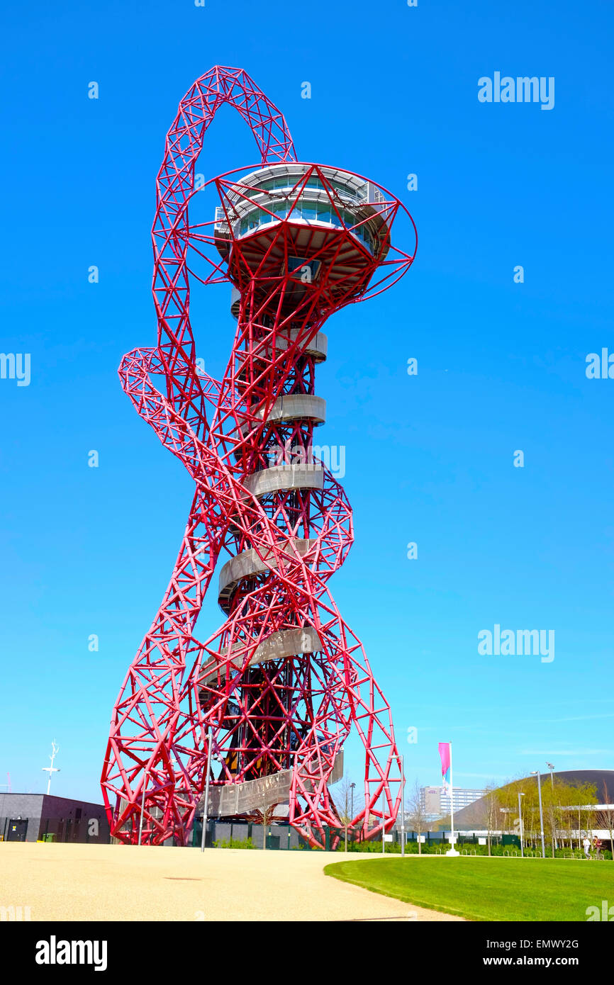 Le 114.5m de hauteur ArcelorMittal Orbit tour d'observation à la Queen Elizabeth Olympic Park de Londres. Sculpture plus important du Royaume-Uni Banque D'Images