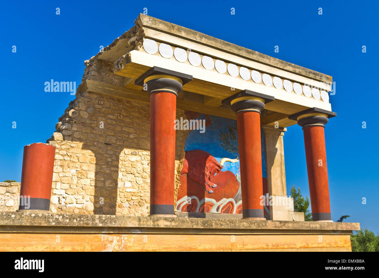 Entrée nord du palais de Knossos avec bull fresco Banque D'Images