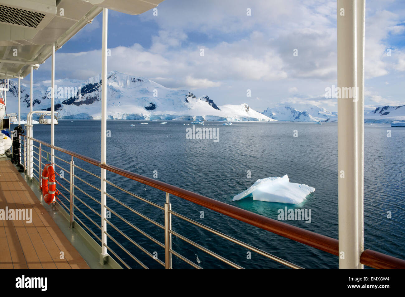 Paradise Bay à partir de pont de navire de croisière antarctique la péninsule Antarctique Banque D'Images