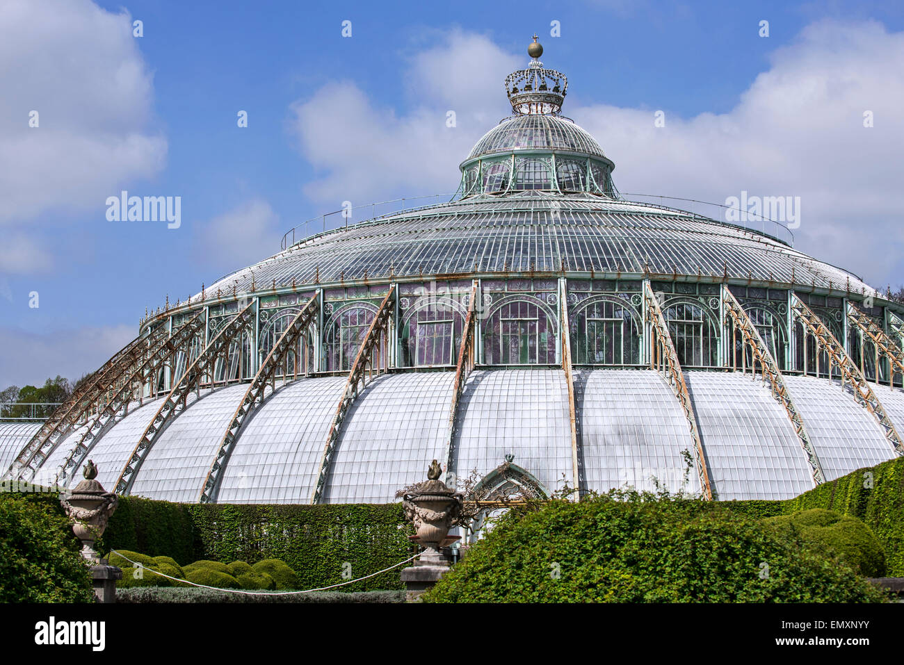 Dôme du Jardin d'hiver / Jardin d'hiver dans un style Art Nouveau, les Serres Royales de Laeken, parc du Palais Royal, Belgique Banque D'Images