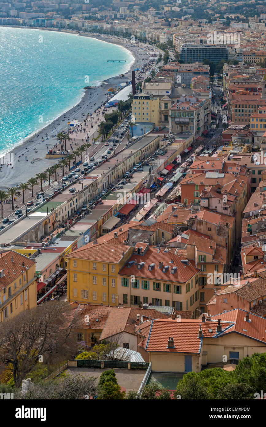 Le Vieux Nice et la Promenade des Anglais à partir de la colline du Château au-dessus Banque D'Images