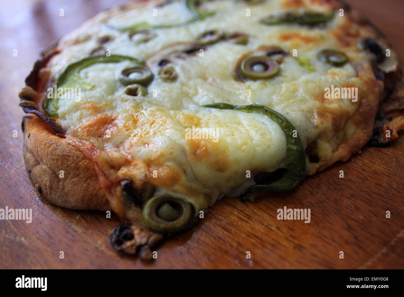 Une pizza maison à partir de zéro Banque D'Images