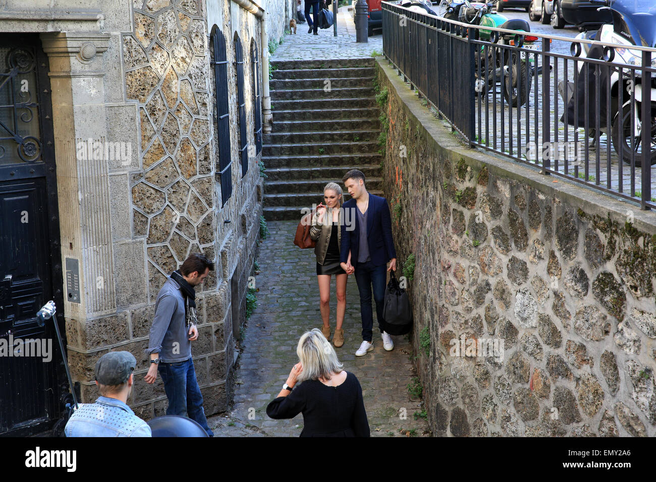 Paris, France. Apr 23, 2015. Tournage sur la Butte Montmartre à Paris, France le 24.04.2015 Kuvaiev Crédit : Denys/Alamy Live News Banque D'Images